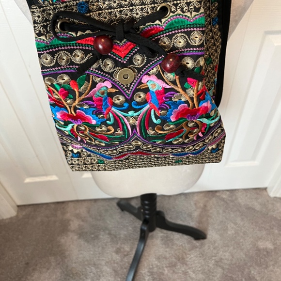 Embroidered back pack - Picture 5 of 9